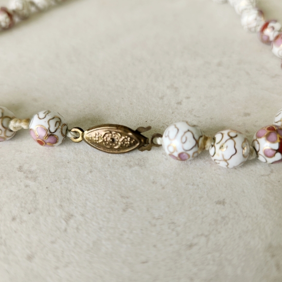 Vintage Chinese Cloisonne White Pink Floral Beaded Necklace Hand Knotted 2" - Picture 3 of 7